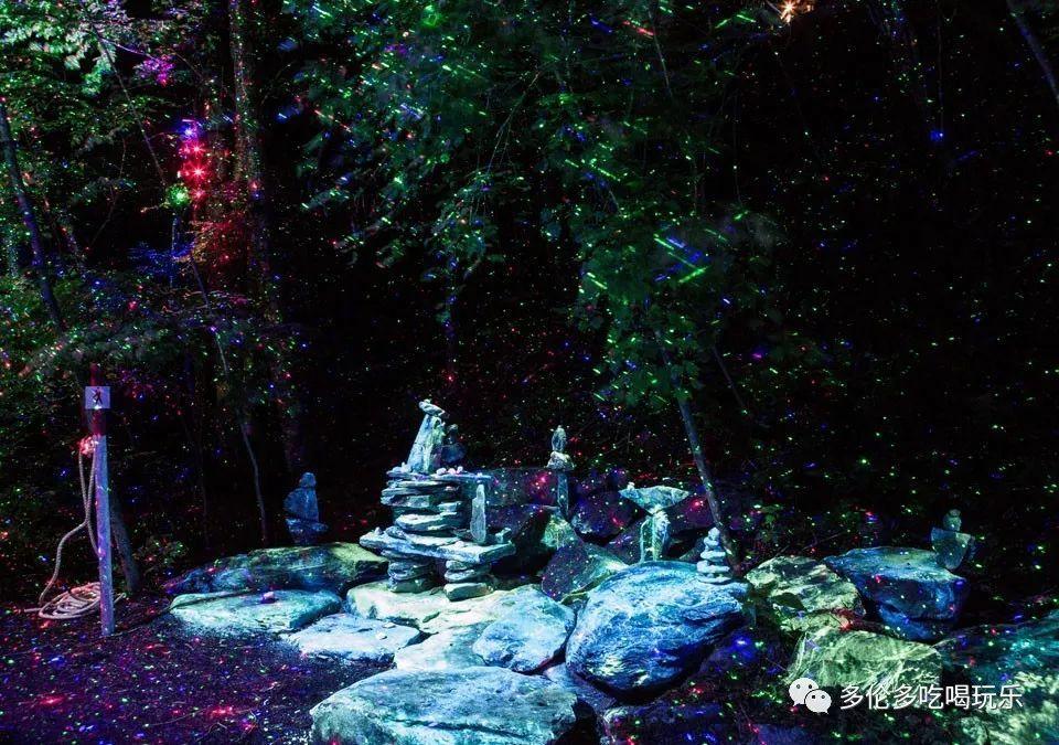钢琴老师在琴键上“写歌词学琴”